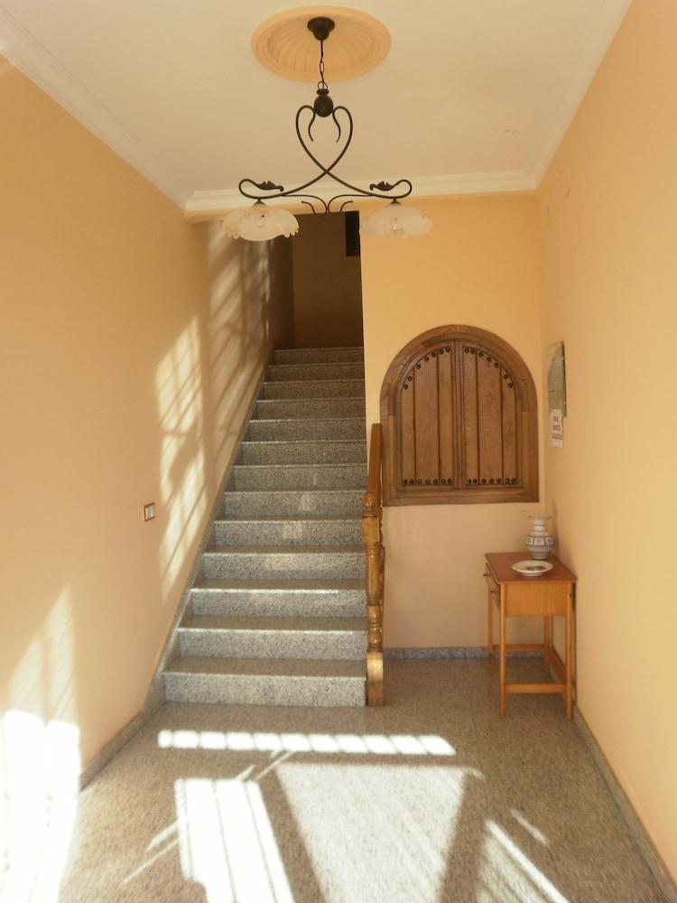 Hostal Miraflor De Las Cadenas Cuacos De Yuste Exterior photo