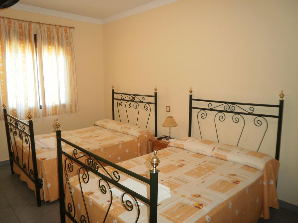Hostal Miraflor De Las Cadenas Cuacos De Yuste Exterior photo