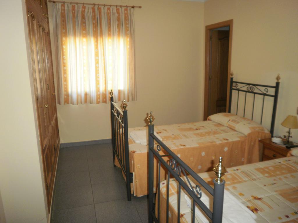 Hostal Miraflor De Las Cadenas Cuacos De Yuste Exterior photo